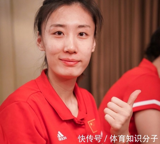 副攻|中国女排主力正式退役！李盈莹失去副攻队友，2大天才将迎来上位