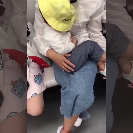 格局|地铁里的这位宝妈火了,网友真正的修养就是不给别人造成麻烦!