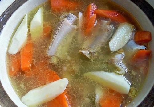 用什么肉和其他的食材炖出来的汤最好喝？