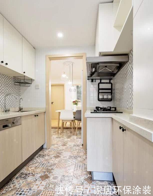 上下床|60平小两居，客厅抬高设计，次卧可住全家人，收纳满分时尚大气！