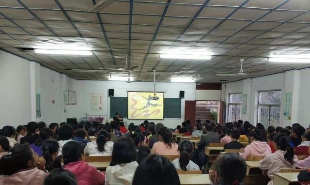 网络用语|初中男生自以为“很拽”,其实被“讨厌”的4种行为,你孩子有吗