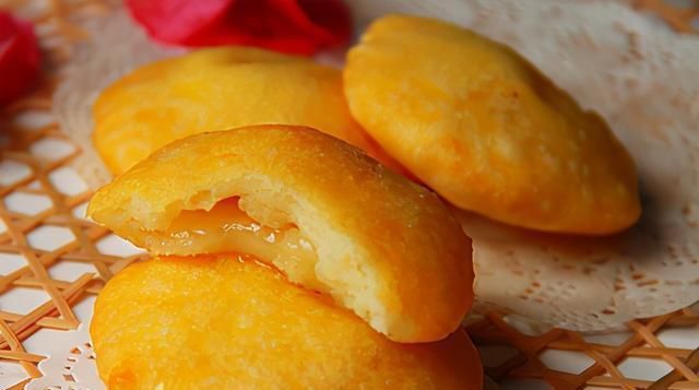 面粉|油炸店老板教我炸油糕，用上3个窍门，软甜不爆裂，有面粉就能做