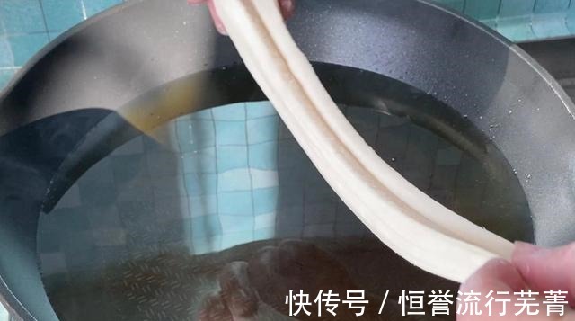 一斤面粉7两水，教你一个炸油条配方，学会都可以开店，别错过！