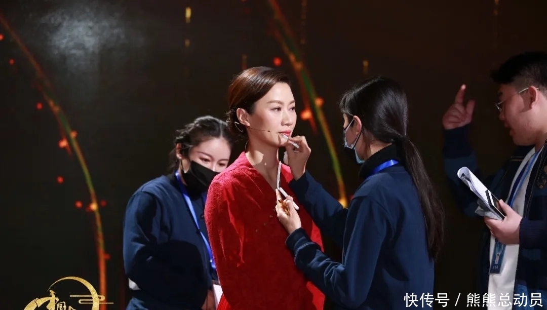 杨雨 带你一起看幕后,《中国诗词大会》点评嘉宾的化妆幕后团队