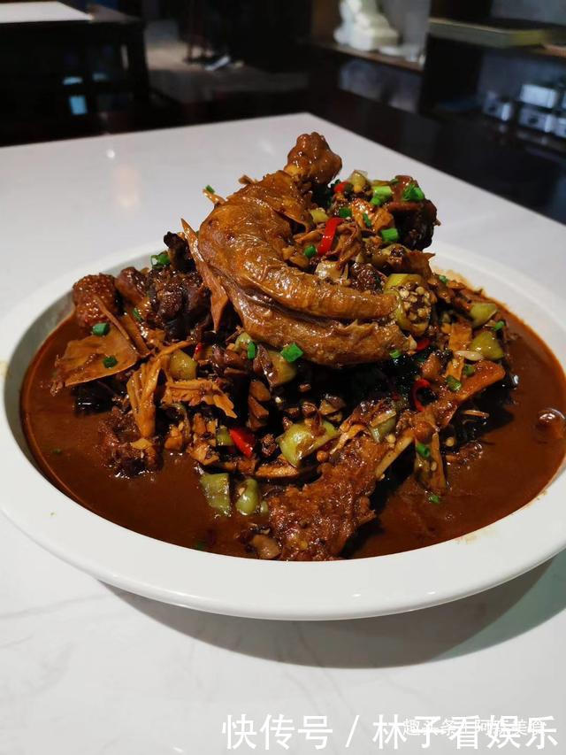 开口|朋友饭店聘厨师试菜,一个人做了9道菜,谈工资时开口要一万二