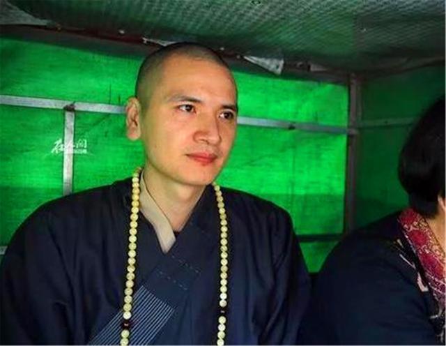 佛歌$还记得因长得太帅而走红的和尚吗?富婆为追他跑去上香,如今怎样
