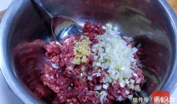 奶奶拿手的“香酥牛肉饼”,吃了10年没吃腻,香到没朋友