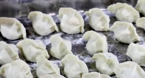 夏天,韭菜茴香靠边站,用它包饺子最香,3块钱1斤,我一周做2回