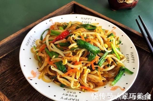 所示|豆芽炒粉条想要做得好吃，多加一步操作，豆芽鲜脆粉条爽滑太过瘾