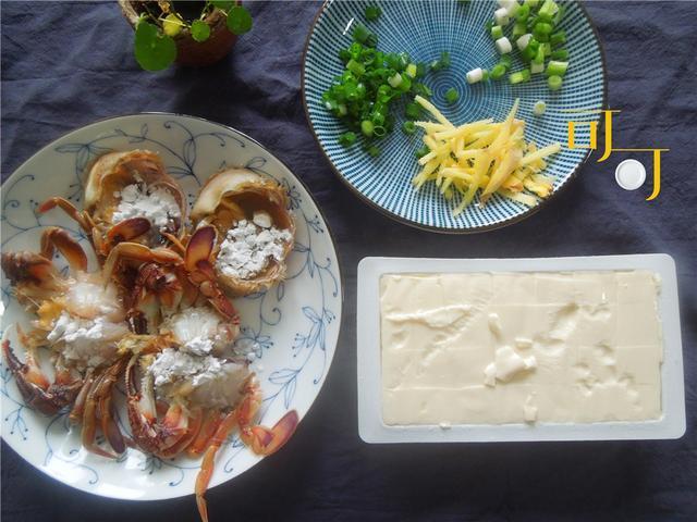 所费不多,却非常鲜美的花蟹豆腐汤,我们一家人都很喜欢喝