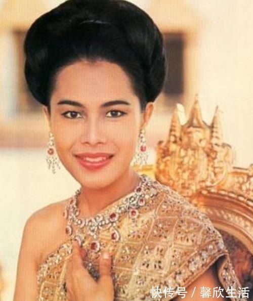 时评价 苏提达看着低调,实际上“别有洞天”,诗丽吉这是给了她珠宝库?