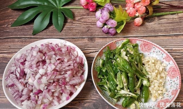 简单|洋葱煎蛋怎么样教你小贴士,简单加一步,炒鸡蛋香下饭