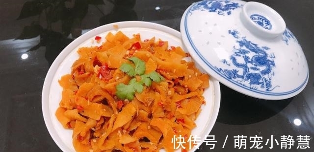 这种水果,皮比肉宝贵多了,可惜很多人不知,总把它当垃圾丢