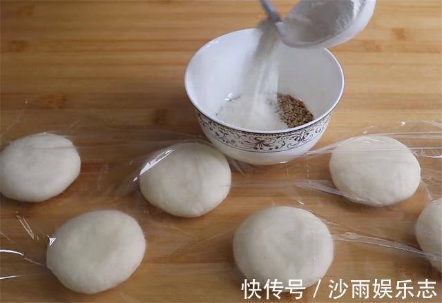 发面饼最好吃的家常做法，蓬松柔软又香甜，比馅饼好吃多了