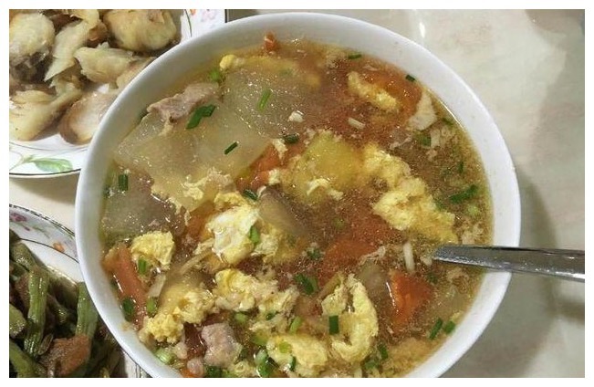 岳父母来家里做客,当天我特意做一桌菜招待,饭后岳母夸我厨艺好