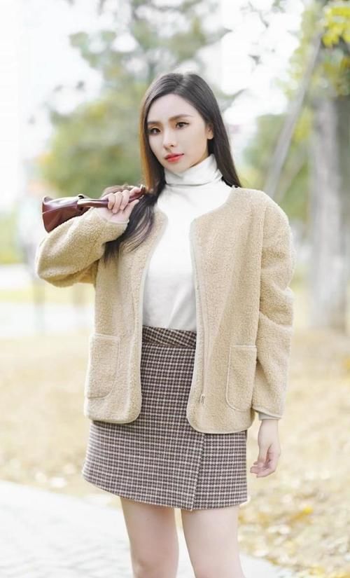  气质|“奶茶色”今年开挂了，一穿就很有气质