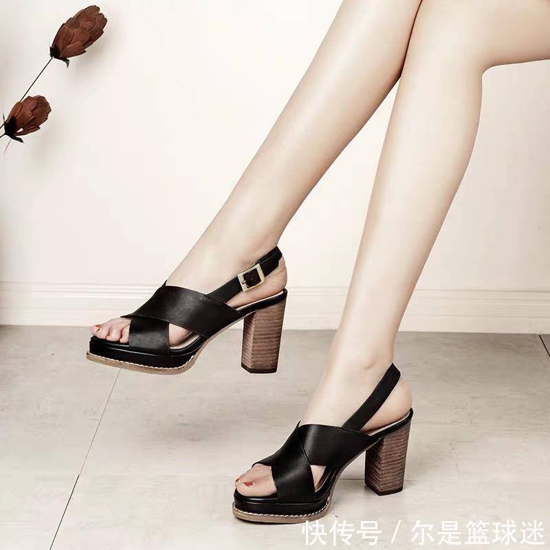 这些都是什么“神仙凉鞋”极致的法式优雅，简直不要太好看！