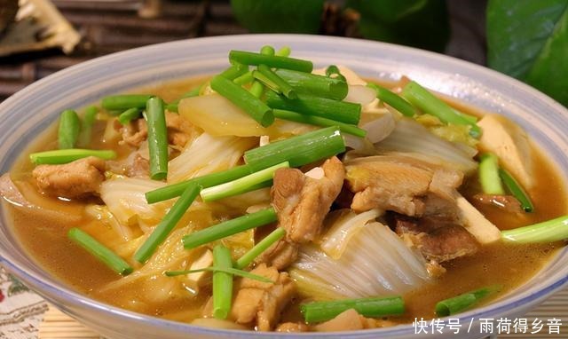  白菜炖豆腐|白菜和豆腐怎样做才好吃学会这3招，上桌后就连汤汁都一滴不剩