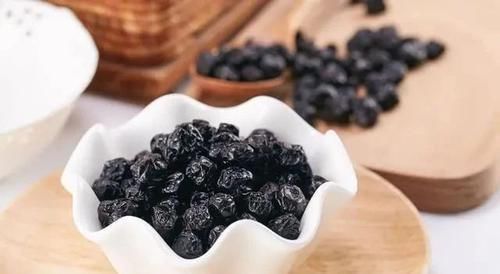 排毒|女性来例假,5种“零食”不妨多吃,补血排毒,子宫走“上坡路”