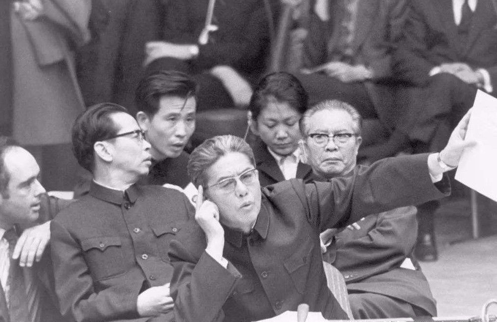 结局|外交部长乔冠华,曾6次出任中国代表团团长,晚年的结局怎么样