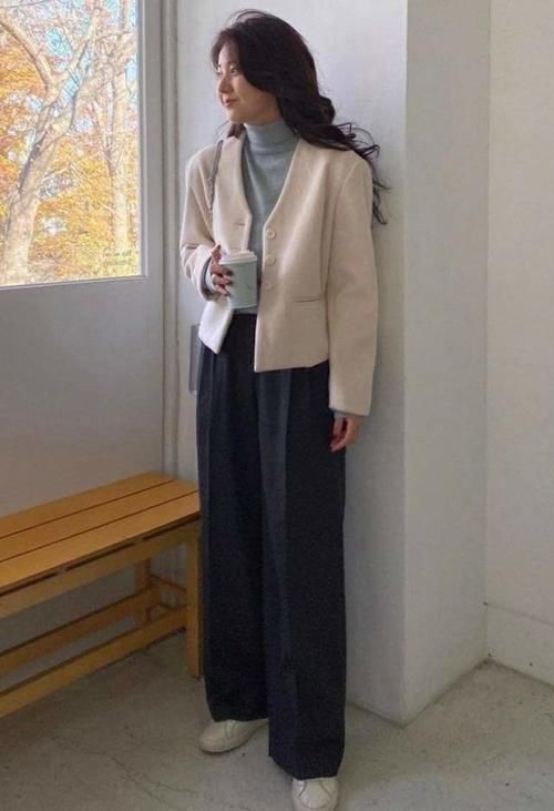 天气转暖，脱了羽绒服，现在穿什么外套更时髦？