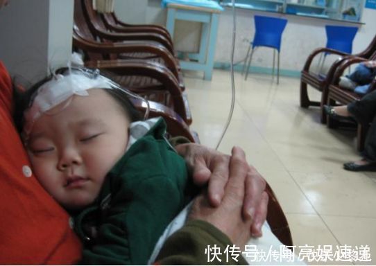 咀嚼|不可再给孩子吃2种饭了,为肠胃造成很大负担,影响孩子的成长!