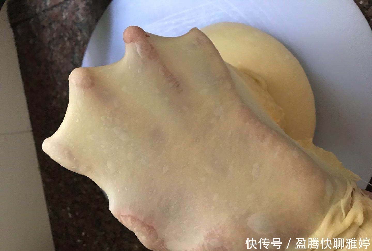 筋度|做面包时，不用烤箱，多加一步就能快速揉出膜，蒸好的面包松软拉