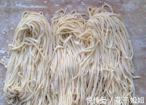 做法|手擀面一煮就断原来是这两步出错了，教你正确做法，劲道爽滑！