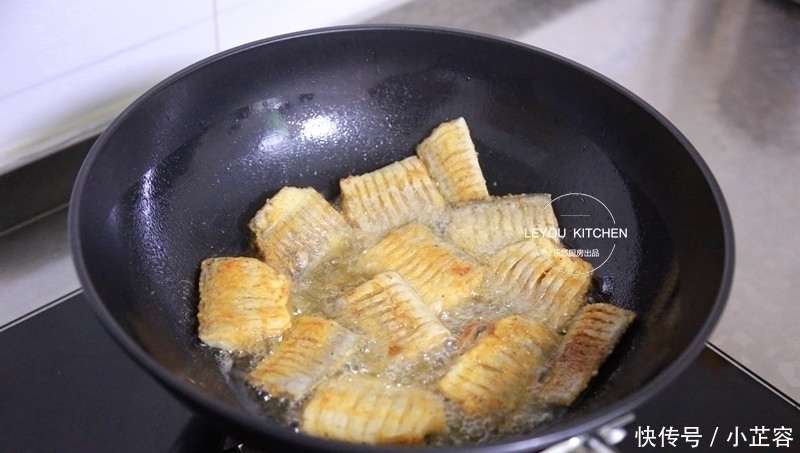 外酥|煎带鱼的一些小妙招，做着更简单，外酥里嫩，香味可以飘到隔壁