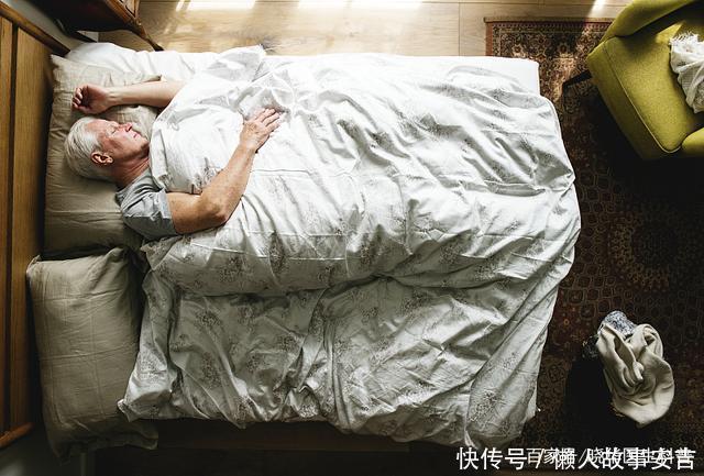 106岁老人从不失眠,身体年龄50岁!只因一件事,很多人直言服气