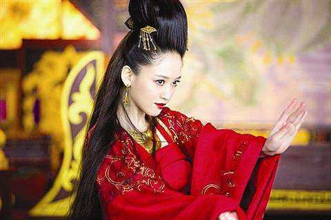 放在|东方不败放在射雕三部曲中,能不能打赢郭靖?杨过无意间给出答案