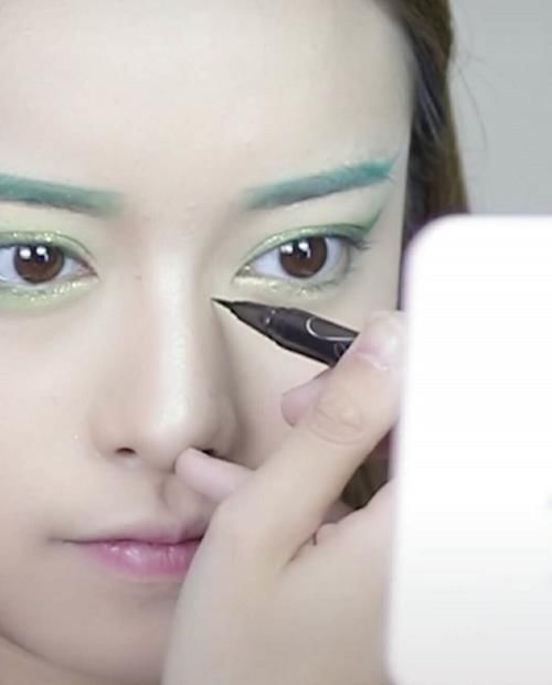 眼妆|漂亮女生仿妆青蛇,开始一看就有水平,结果这也太有韵味了吧