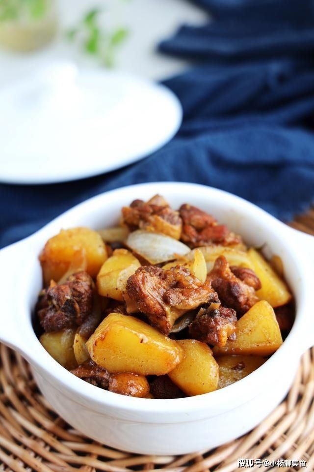 荤素|土豆家常又好吃的做法，荤素搭配更营养，能当菜又能当主食！