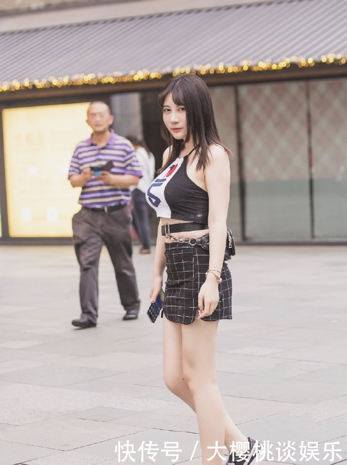 微胖女孩|“肉肉”女孩穿得好也可以很美，轻松驾驭紧身衣