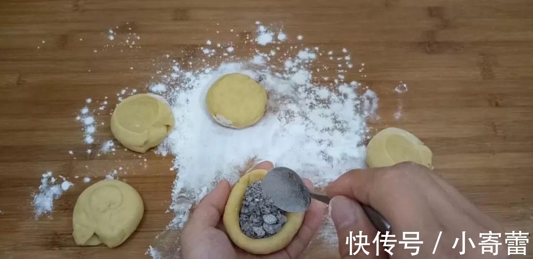口水|两个鸡蛋, 三勺红糖, 不用发面做出来比糖糕都好吃, 边吃边流口水