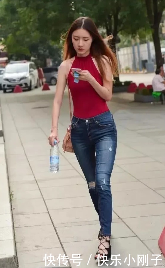 时尚|牛仔裤实穿显瘦显气质,让你穿起来挺拔有型