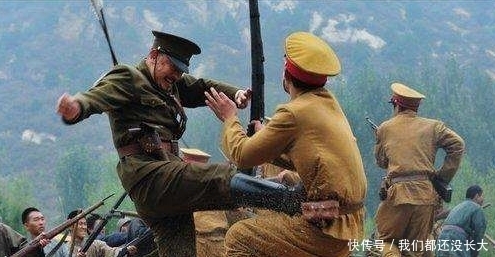 阵地|解放军战斗英雄:趁着敌人换子弹,夺下机枪,吓得敌人转身就跑
