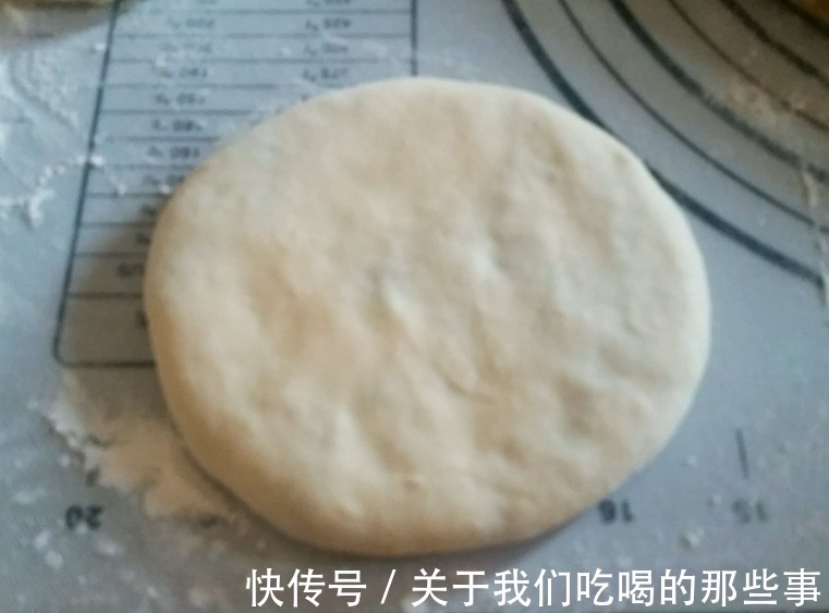五花肉|5元1个的梅干菜肉饼，在家轻松做，酥脆咸香，放凉也不硬，特好吃