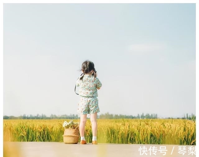 小养女孩,最怕父母用这4件事,毁掉她一生的潜力