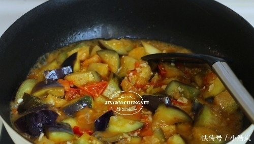 炒熟|我烧茄子从来不油炸,只需多一步,茄子吸油少,炒熟也不变黑