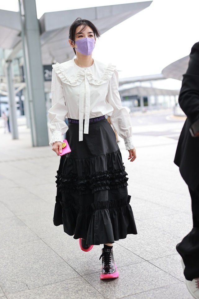 连衣裙 白色镂空花纹纱裙,透肉又显身材,魅力十足真有特点真吸睛