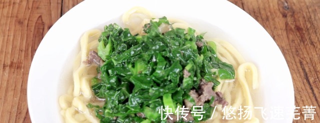 鸡蛋手擀面怎么做教你一招，面条爽滑筋道，吃着真过瘾！