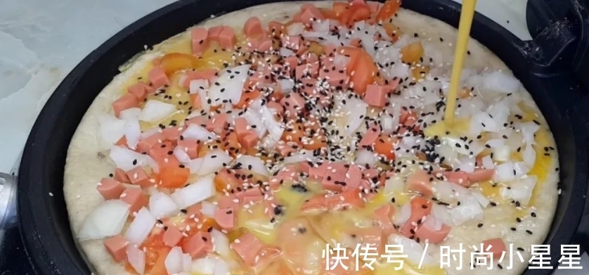 鸡蛋液|自制中式披萨做法,锅里一烙,比汉堡店的还好吃,没烤箱也能成功