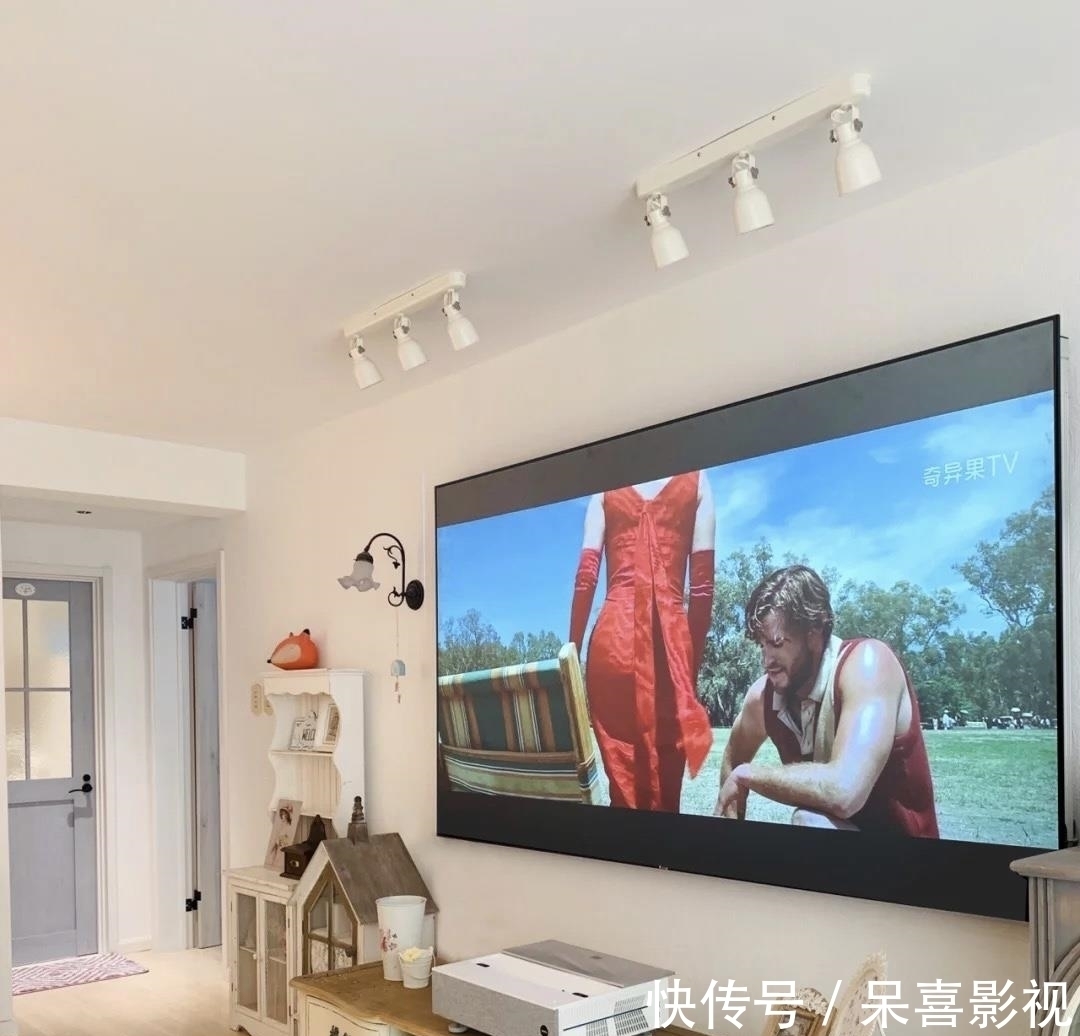 浴室柜|参观了这个家,才明白什么叫高雅,全屋大白墙,竞没有一丝的俗气