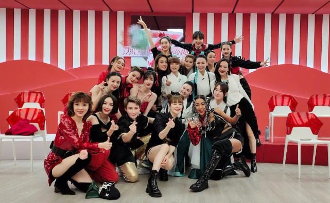 上周末综艺收视率出炉，《王牌6》艰难夺冠，黑马综艺收视暴涨！