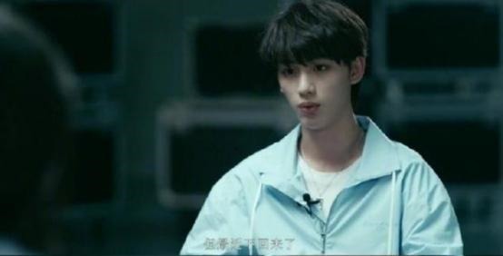 古装造型|《天官赐福》白白招黑后,丁程鑫上线读日记,少年心事惹人心疼!