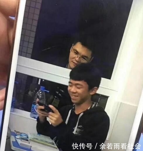 |幽默笑话：上个月不是刚给她买了一辆奥迪吗……