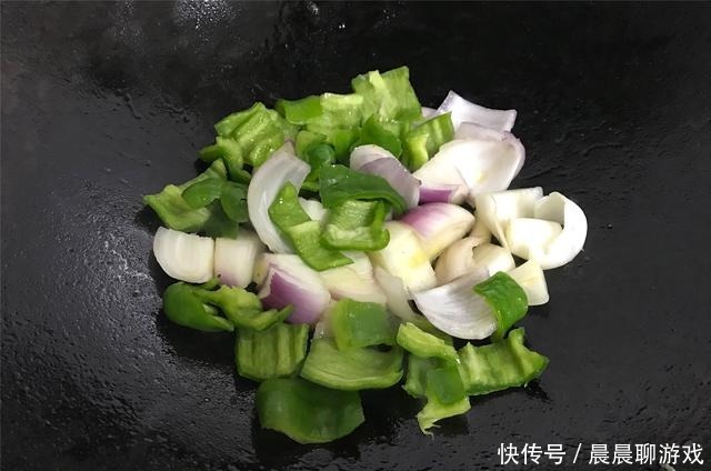 不管炖什么鱼,别再用水炖了,用它炖,鱼肉又鲜又嫩,还没腥味