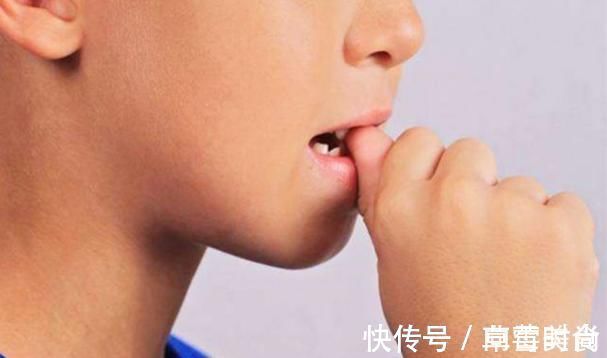 手指甲|孩子爱啃手指甲是病时间长了得抑郁症家长别再犯傻不注意