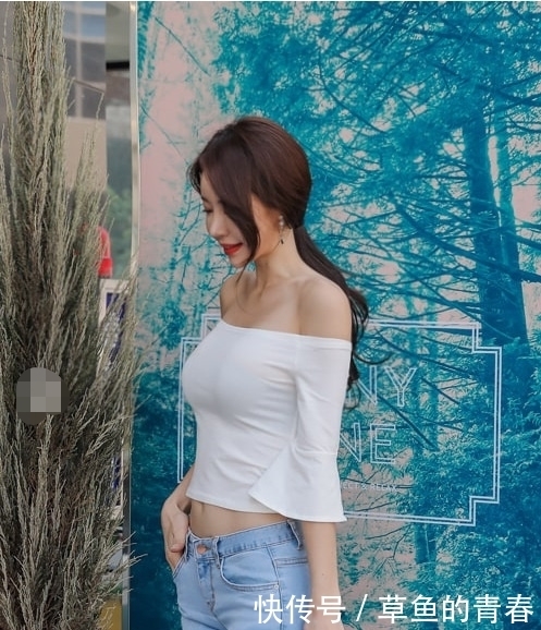 长心|街拍:肤白貌美的美女,搭配长心,身材高挑气质迷人!